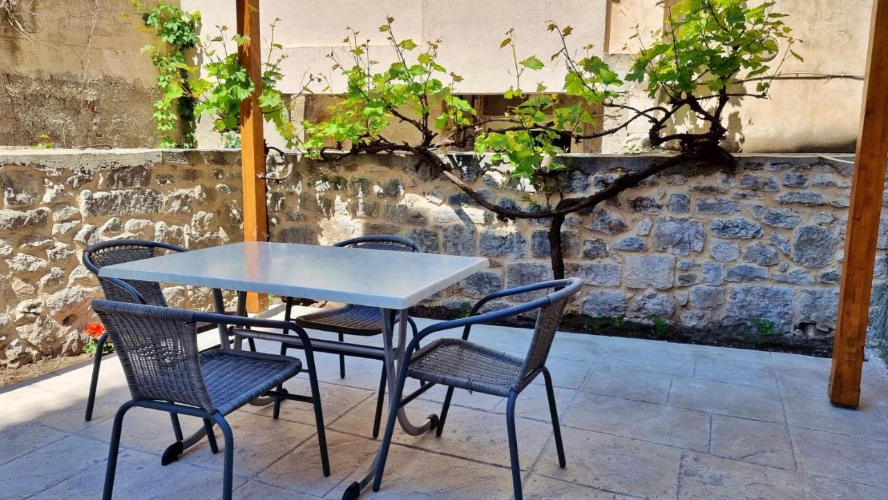 Apartment Hana Omis Exterior photo