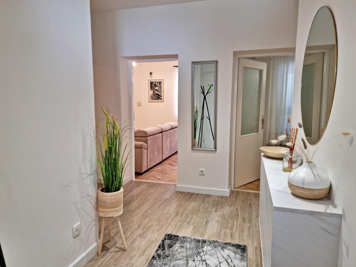 Apartment Hana Omis Exterior photo