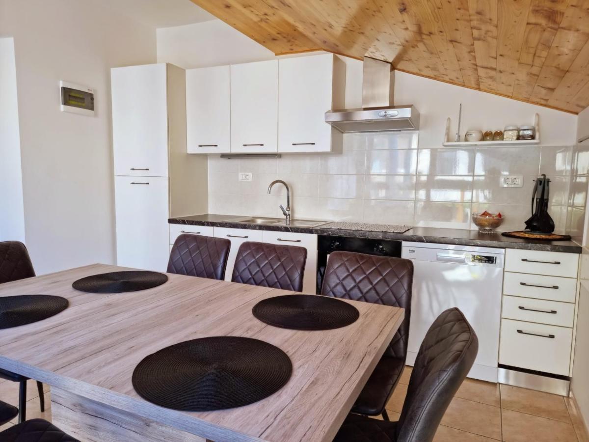 Apartment Hana Omis Exterior photo