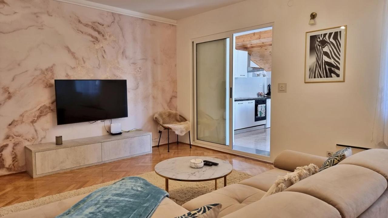 Apartment Hana Omis Exterior photo