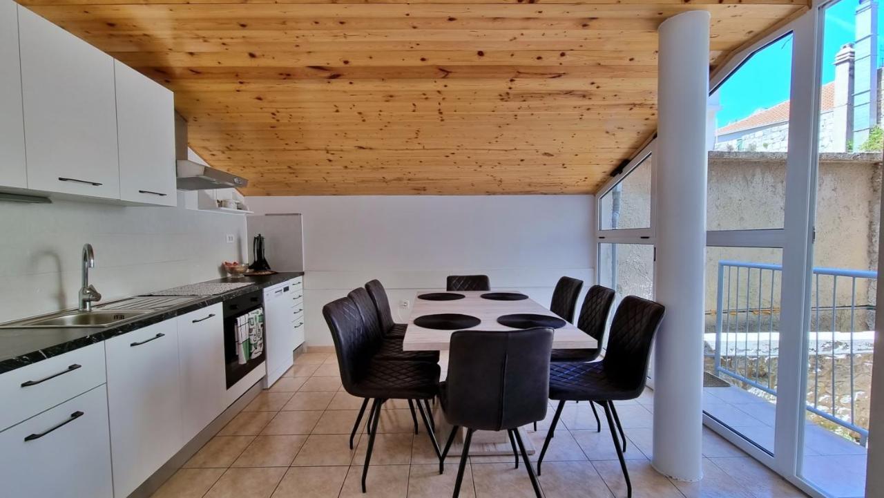 Apartment Hana Omis Exterior photo