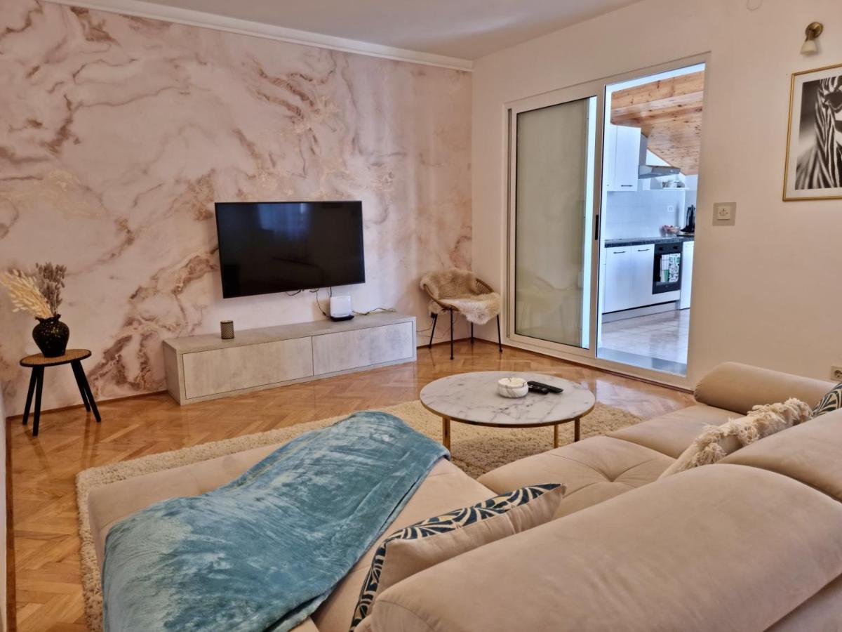 Apartment Hana Omis Exterior photo
